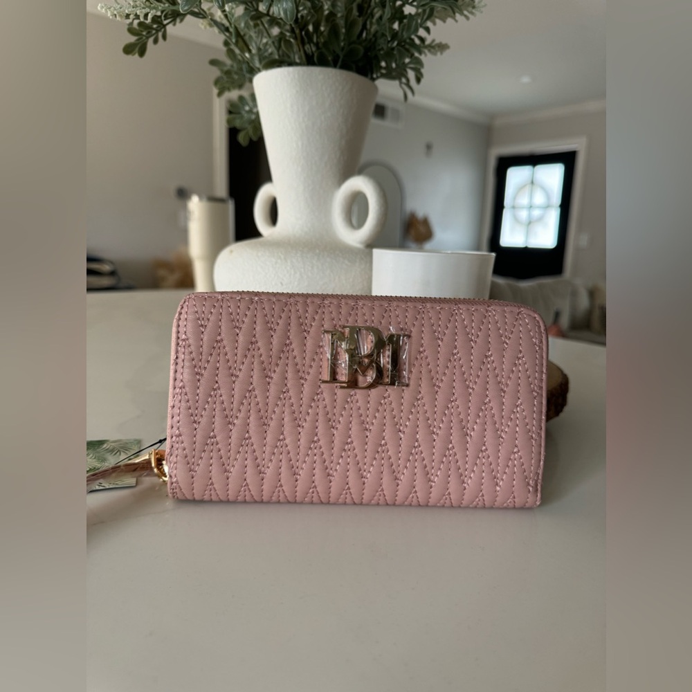 NWT | Badgley Mischka | Quilted Zip Around Wristlet Wallet | Blush